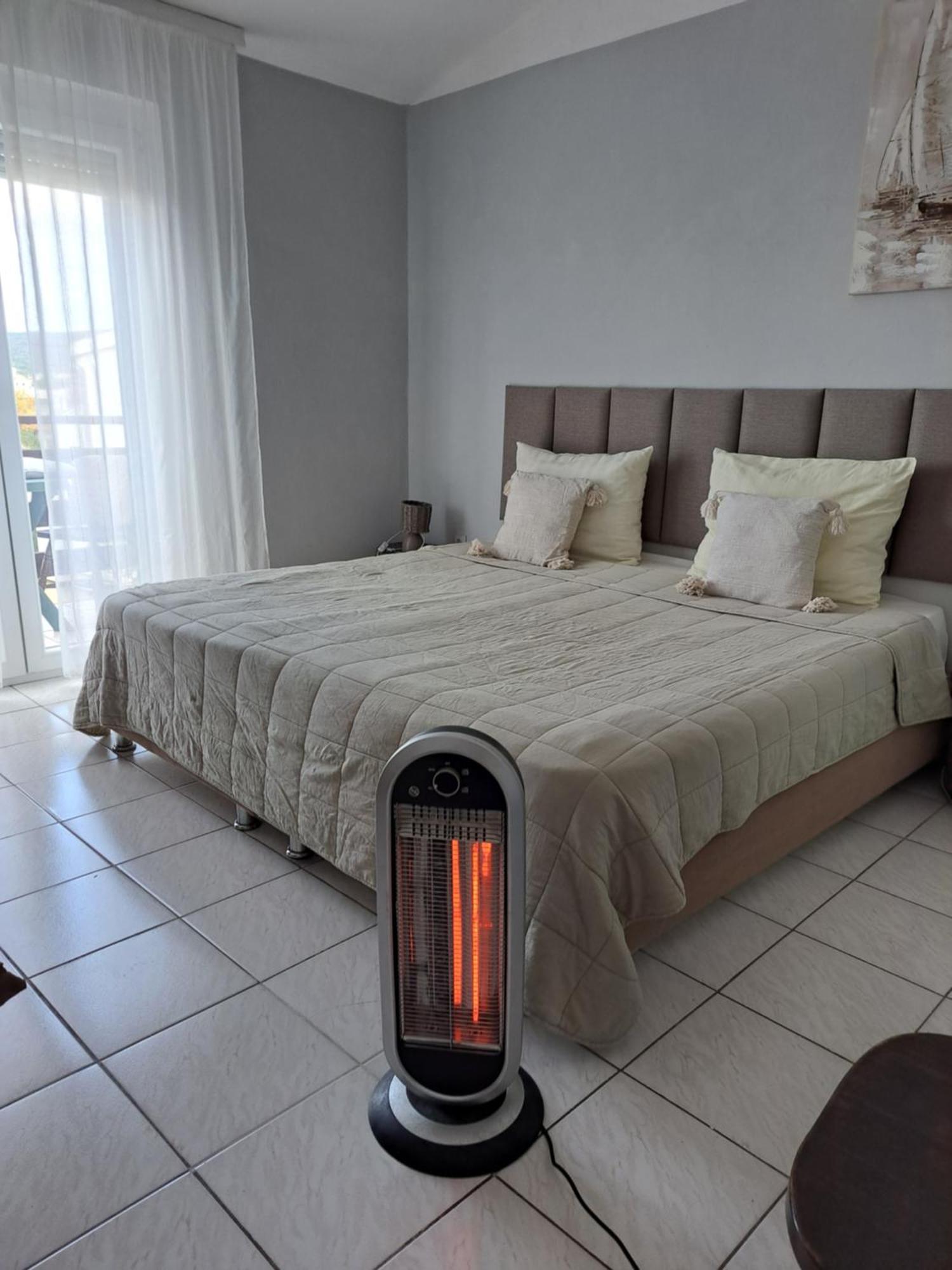 Apartmani Svitlana Sukošan Værelse billede